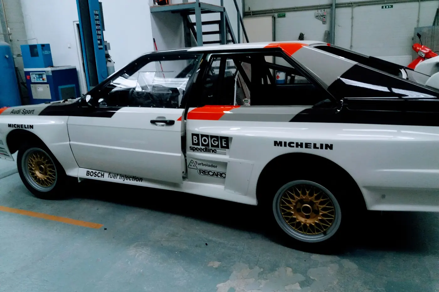Audi quattro de raliu în atelier