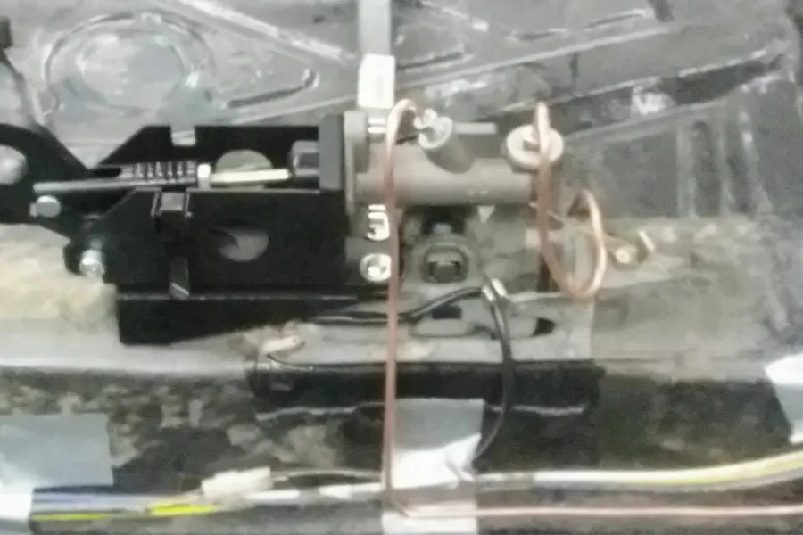 Conducte de frână noi montate la pompa de frână